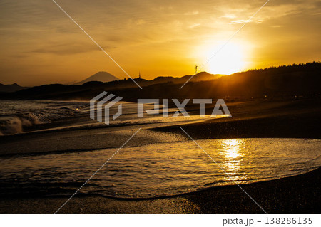 海・湘南平塚の夕景 138286135