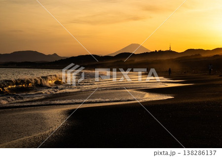 海・湘南平塚の夕景 138286137