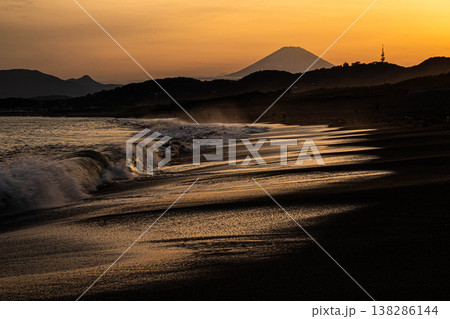 海・湘南平塚の夕景 138286144