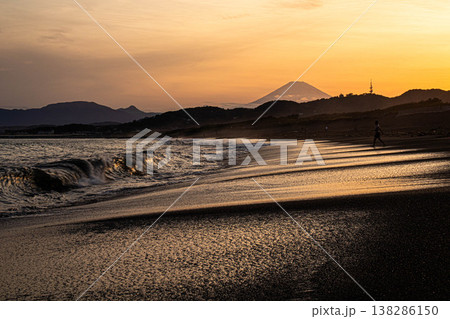 海・湘南平塚の夕景 海・湘南平塚の夕景 138286150