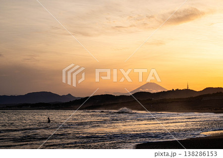 海・湘南平塚の夕景 138286153