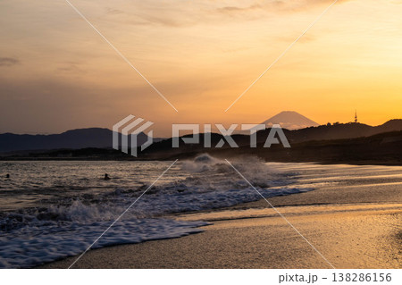 海・湘南平塚の夕景 138286156