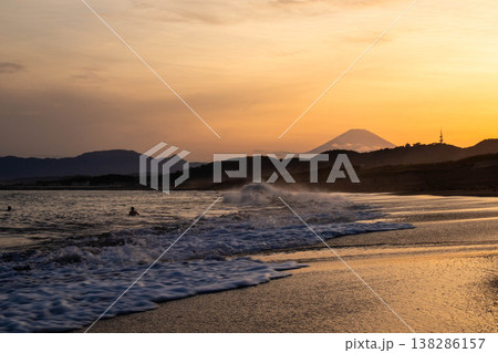 海・湘南平塚の夕景 138286157