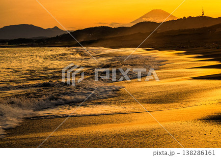 海・湘南平塚の夕景 海・湘南平塚の夕景 138286161