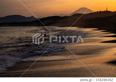 海・湘南平塚の夕景 138286162