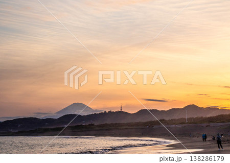 海・湘南平塚の夕景 海・湘南平塚の夕景 138286179