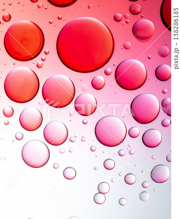 赤 ピンク 水滴 抽象 バブル 背景　縦　グラデーション 138286185