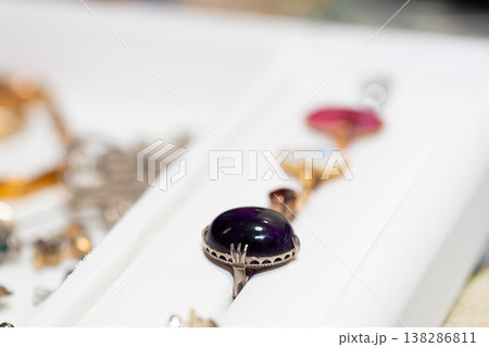 宝飾品　鑑定　買取イメージ 138286811