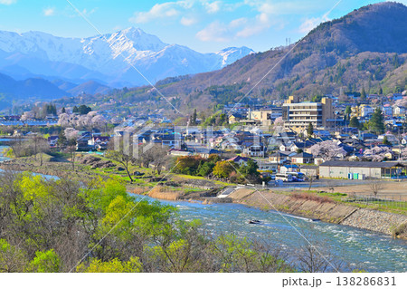 利根川と谷川連峰　谷川岳　月夜野大橋からの眺め　　　 138286831