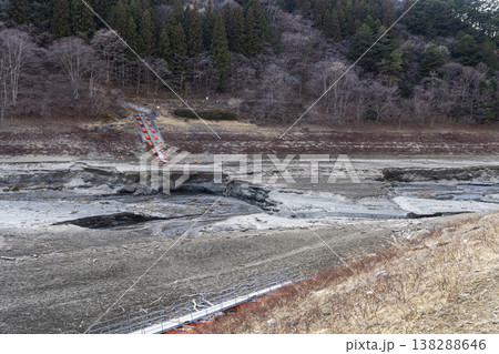 奥多摩湖　2026年春の渇水　留浦浮橋 138288646