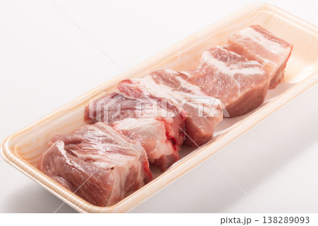 和豚もち豚　スペアリブ 138289093