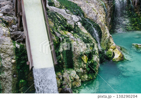 草津温泉　湯畑（群馬県吾妻郡草津町） 138290204