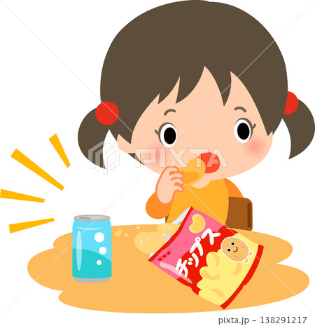 だらしない態度でポテトチップスを食べる女の子 138291217