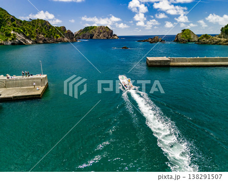 ヒリゾ浜渡船が発着する中木港の港町のドローン撮影。ヒリゾ浜南伊豆町中木 静岡県伊豆半島-2025 138291507