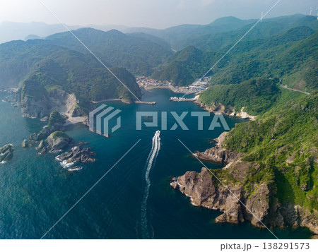ヒリゾ浜渡船が発着する中木港の港町のドローン撮影。ヒリゾ浜南伊豆町中木 静岡県伊豆半島-2025 138291573