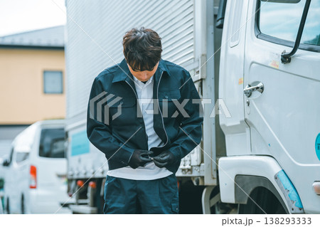 大型トラックドライバー 138293333