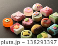 季節を感じるカラフルな和菓子の集合写真 138293397