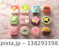 季節を感じるカラフルな和菓子の集合写真 138293398