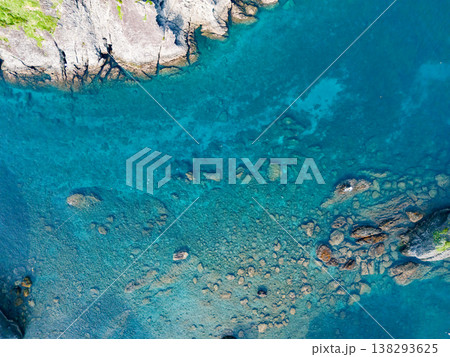 南伊豆ヒリゾ浜のドローン撮影。大根島、あいあい岬、ユウスゲ公園、渡船、遊泳客他。伊豆半島の最南端 南伊豆ヒリゾ浜のドローン撮影。大根島、あいあい岬、ユウスゲ公園、渡船、遊泳客他。伊豆半島の最南端 138293625