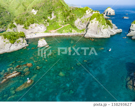 南伊豆ヒリゾ浜のドローン撮影。大根島、あいあい岬、ユウスゲ公園、渡船、遊泳客他。伊豆半島の最南端 138293627