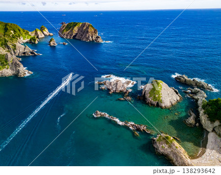 南伊豆ヒリゾ浜のドローン撮影。大根島、あいあい岬、ユウスゲ公園、渡船、遊泳客他。伊豆半島の最南端 南伊豆ヒリゾ浜のドローン撮影。大根島、あいあい岬、ユウスゲ公園、渡船、遊泳客他。伊豆半島の最南端 138293642