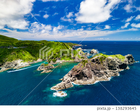 南伊豆ヒリゾ浜のドローン撮影。大根島、あいあい岬、ユウスゲ公園、渡船、遊泳客他。伊豆半島の最南端 138293645
