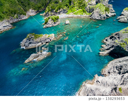 南伊豆ヒリゾ浜のドローン撮影。大根島、あいあい岬、ユウスゲ公園、渡船、遊泳客他。伊豆半島の最南端 138293653