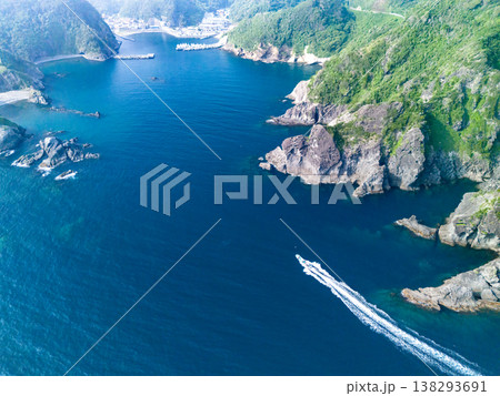 南伊豆ヒリゾ浜のドローン撮影。大根島、あいあい岬、ユウスゲ公園、渡船、遊泳客他。伊豆半島の最南端 138293691