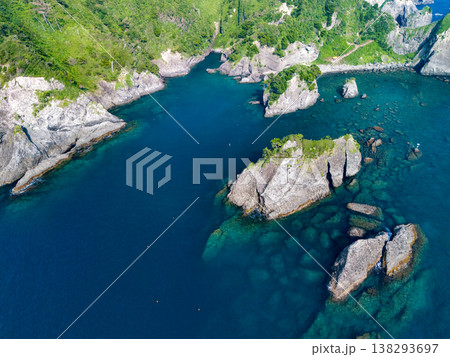 南伊豆ヒリゾ浜のドローン撮影。大根島、あいあい岬、ユウスゲ公園、渡船、遊泳客他。伊豆半島の最南端 南伊豆ヒリゾ浜のドローン撮影。大根島、あいあい岬、ユウスゲ公園、渡船、遊泳客他。伊豆半島の最南端 138293697