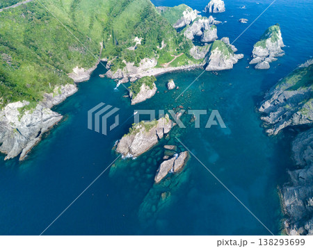 南伊豆ヒリゾ浜のドローン撮影。大根島、あいあい岬、ユウスゲ公園、渡船、遊泳客他。伊豆半島の最南端 南伊豆ヒリゾ浜のドローン撮影。大根島、あいあい岬、ユウスゲ公園、渡船、遊泳客他。伊豆半島の最南端 138293699