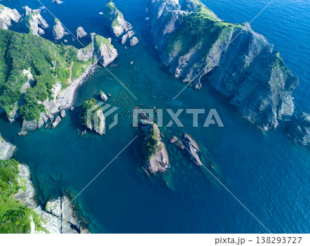 南伊豆ヒリゾ浜のドローン撮影。大根島、あいあい岬、ユウスゲ公園、渡船、遊泳客他。伊豆半島の最南端 南伊豆ヒリゾ浜のドローン撮影。大根島、あいあい岬、ユウスゲ公園、渡船、遊泳客他。伊豆半島の最南端 138293727