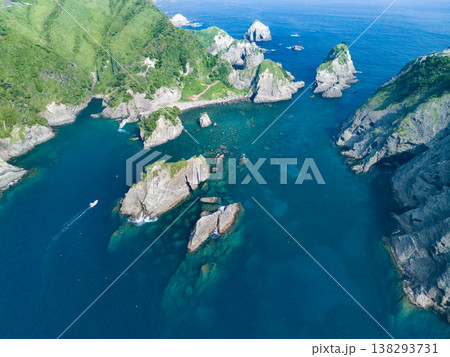 南伊豆ヒリゾ浜のドローン撮影。大根島、あいあい岬、ユウスゲ公園、渡船、遊泳客他。伊豆半島の最南端 138293731