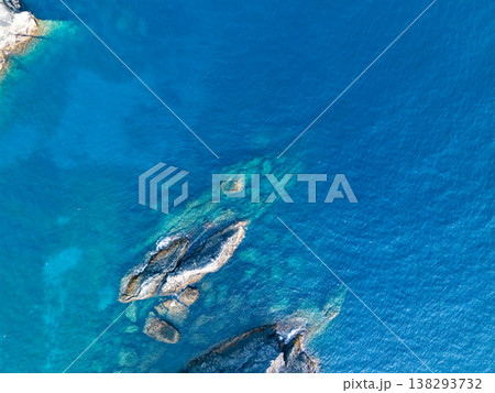 南伊豆ヒリゾ浜のドローン撮影。大根島、あいあい岬、ユウスゲ公園、渡船、遊泳客他。伊豆半島の最南端 南伊豆ヒリゾ浜のドローン撮影。大根島、あいあい岬、ユウスゲ公園、渡船、遊泳客他。伊豆半島の最南端 138293732