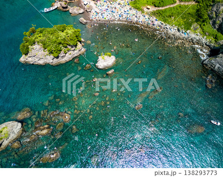 南伊豆ヒリゾ浜のドローン撮影。大根島、あいあい岬、ユウスゲ公園、渡船、遊泳客他。伊豆半島の最南端 138293773