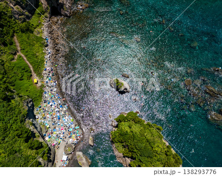 南伊豆ヒリゾ浜のドローン撮影。大根島、あいあい岬、ユウスゲ公園、渡船、遊泳客他。伊豆半島の最南端 南伊豆ヒリゾ浜のドローン撮影。大根島、あいあい岬、ユウスゲ公園、渡船、遊泳客他。伊豆半島の最南端 138293776