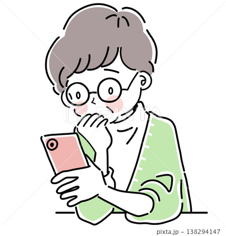 スマホの操作で困っているシニア女性 138294147