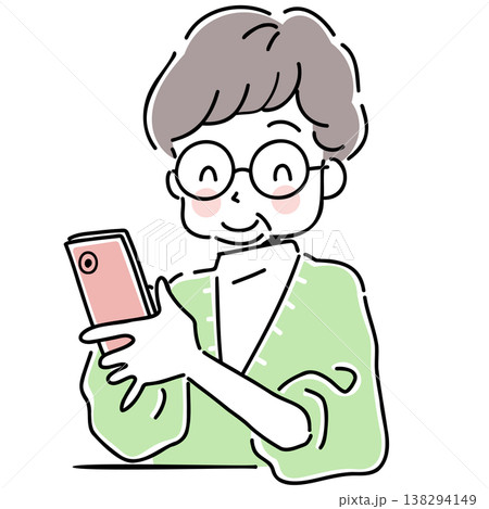 スマホを使う笑顔のシニア女性 138294149