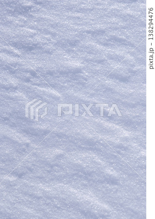 デコボコとした雪模様　涼イメージ 138294476
