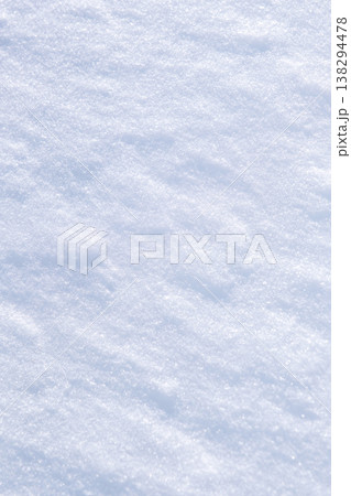 デコボコとした雪模様　涼イメージ 138294478