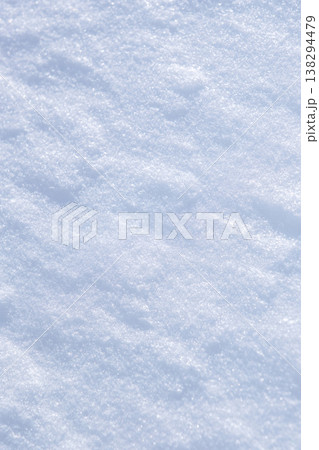 デコボコとした雪模様　涼イメージ 138294479