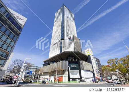 名古屋・栄　広小路久屋西交差点　都市風景　ザ・ランドマーク名古屋栄 138295274