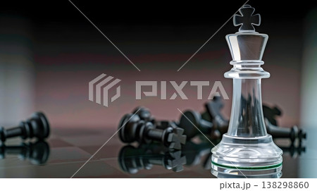 ガラスのキングが象徴する勝利とリーダーシップ戦略 138298860