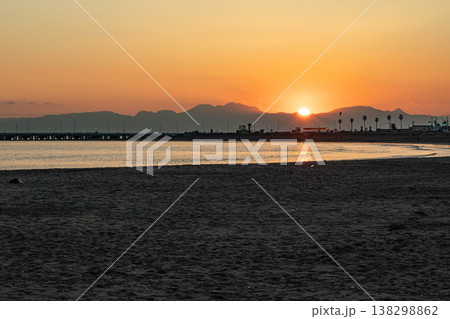 海・藤沢片瀬海岸の夕景 海・藤沢片瀬海岸の夕景 138298862