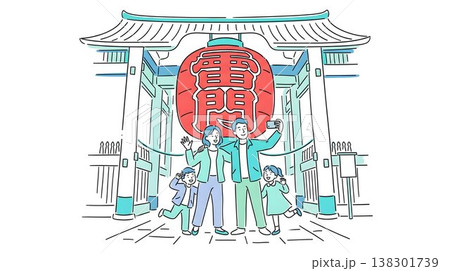 浅草寺の雷門前で記念撮影や観光を楽しむ家族 138301739