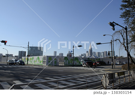東京・明治神宮外苑周辺の静かな街路風景 138303154