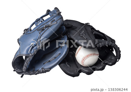 二つの野球のグラブとボール 138306244