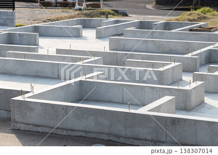 建設中の住宅の基礎工事 建設中の住宅の基礎工事 138307014