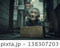 路地裏に捨てられたお爺さん 138307203