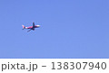 青空と飛行機 横長バナー向け背景素材 138307940