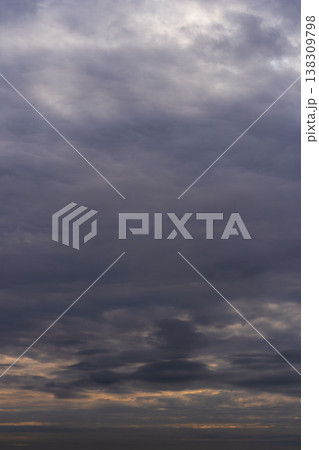 冬の空　山から見た曇り空12 138309798